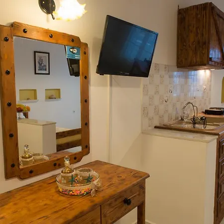 Elpiniki Aparthotel 2*