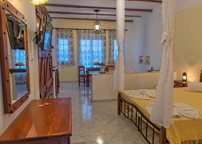 Elpiniki アパートホテル アリンダ