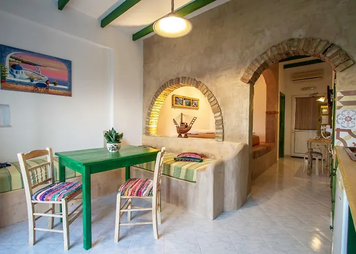 アパートホテル Elpiniki